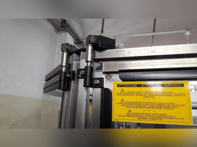 Photo #3 of Used Bottle Labeler Cavagnino & Gatti CG-84-FR 3-8 3000 bph 2001