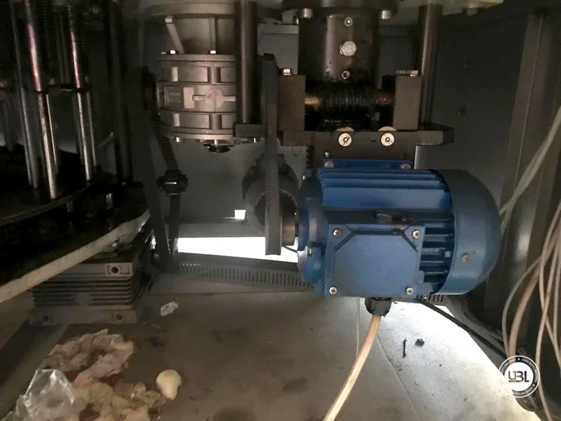 Photo #11 of Used Automatic Filling Monoblock Olive Oil 20-3 Brand Baratta 4500 bph