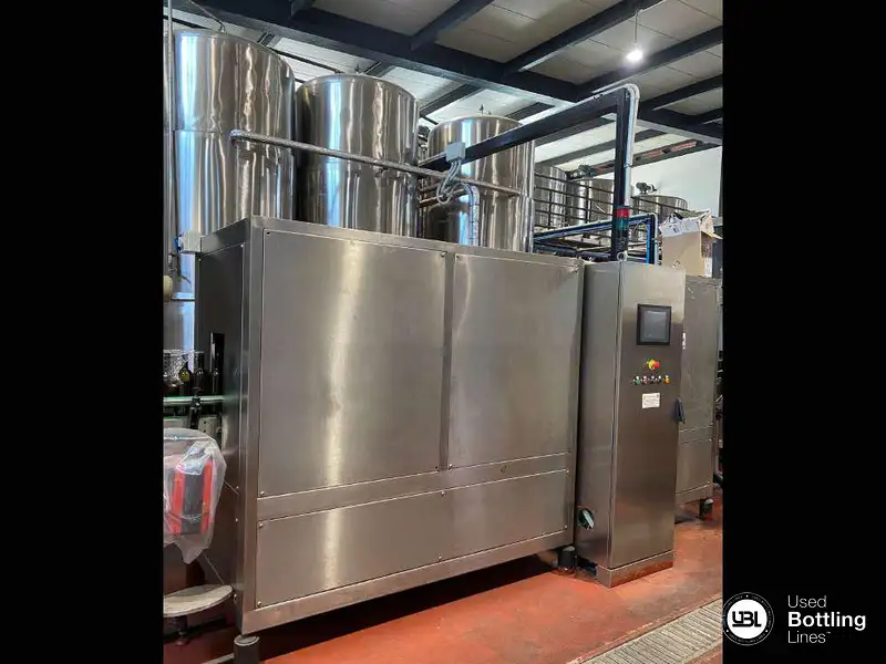 Photo #10 of Used Complete Bottling Line Clifom 2004