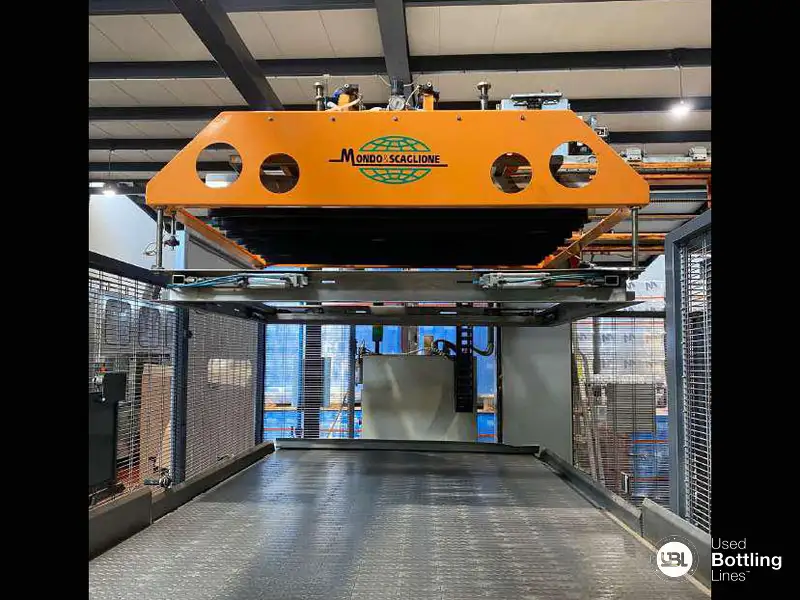 Photo #13 of Used Complete Bottling Line Clifom 2004