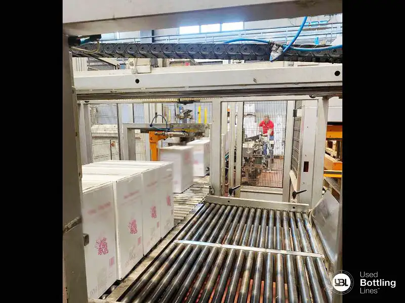 Photo #15 of Used Complete Bottling Line Clifom 2004