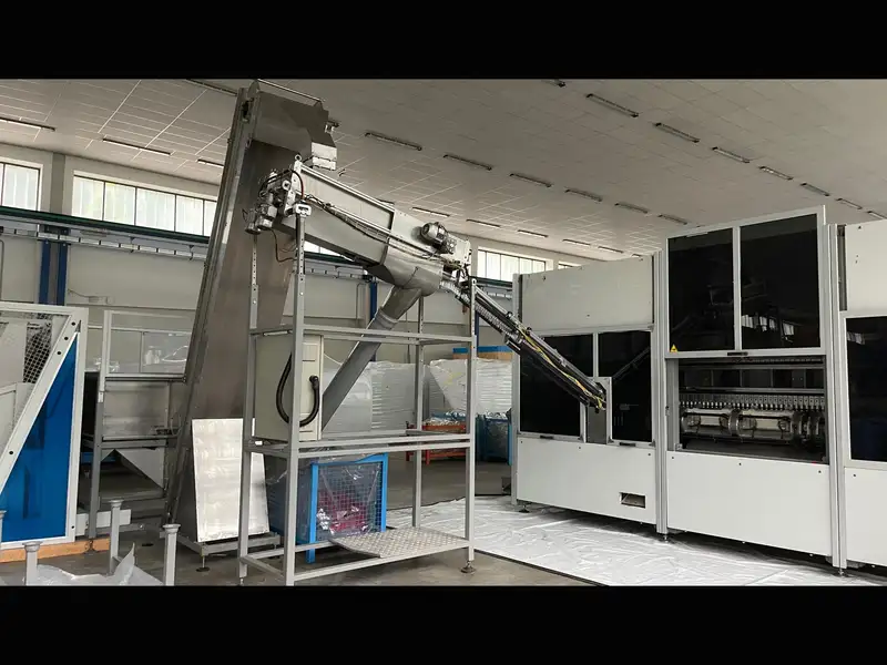 Photo #1 of Used Blow Molding Machine SMI SR12 2007