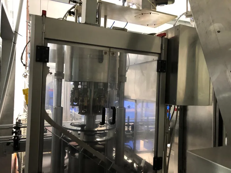 Photo #3 of Used Arol Capping Machine 6 heads aluminum screw 9000 bph