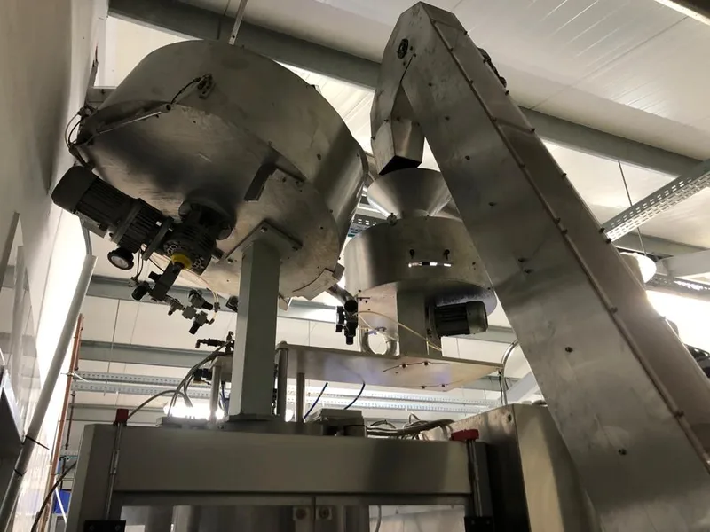 Photo #9 of Used Arol Capping Machine 6 heads aluminum screw 9000 bph