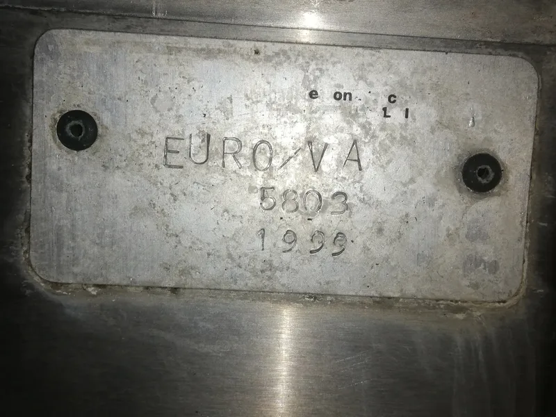 Photo #10 of Used Arol Capping Machine 6 heads aluminum screw 9000 bph