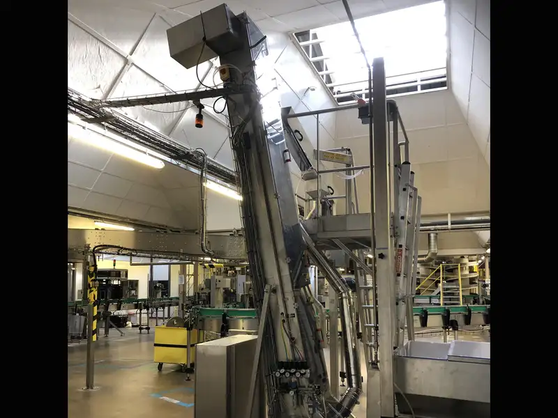 Photo #10 of Krones Used Filling Monoblock for Still Water 2004