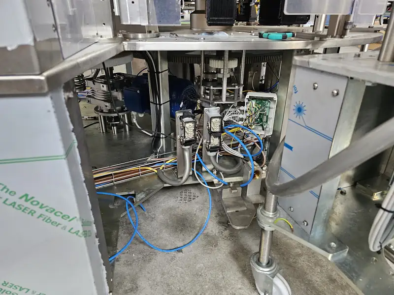 Photo #9 of Modular labeling machine 10 heads glue-adhesive