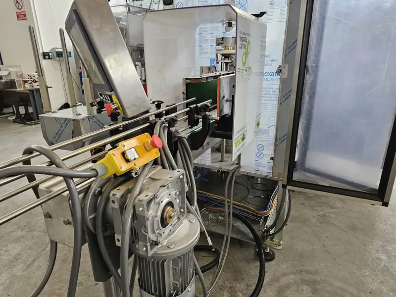 Photo #19 of Modular labeling machine 10 heads glue-adhesive