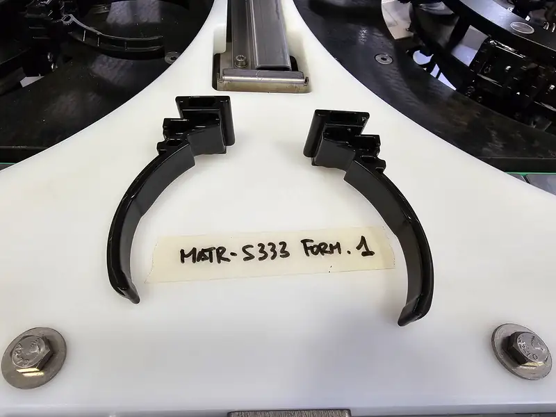 Photo #32 of Modular labeling machine 10 heads glue-adhesive