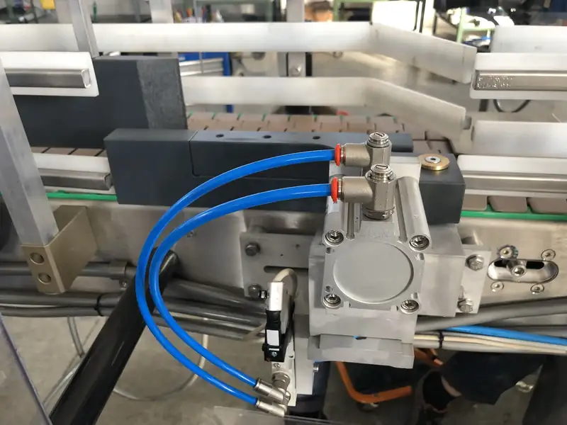 Photo #18 of Modular labeling machine 14 heads cold glue – adhesive 8000 bph