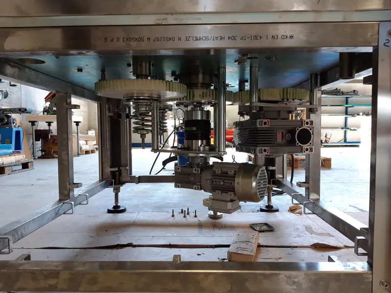 Photo #11 of New automatic screw capping machine 8 heads for 12000 BPH