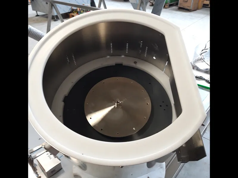 Photo #12 of New automatic screw capping machine 8 heads for 12000 BPH