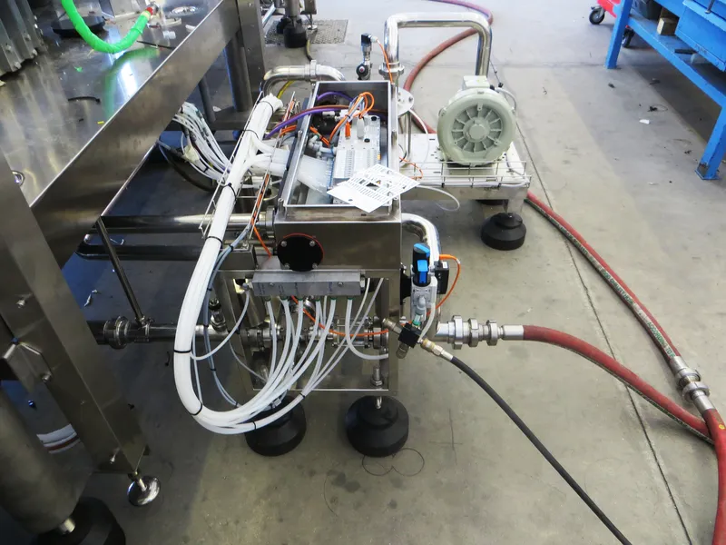 Photo #18 of New filling monoblock Bertolaso 30/30/4 for Pet/Glass