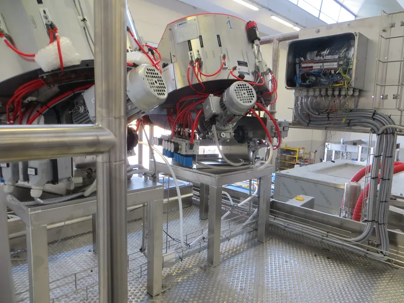 Photo #34 of New filling monoblock Bertolaso 30/30/4 for Pet/Glass