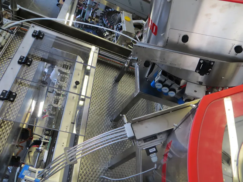 Photo #37 of New filling monoblock Bertolaso 30/30/4 for Pet/Glass