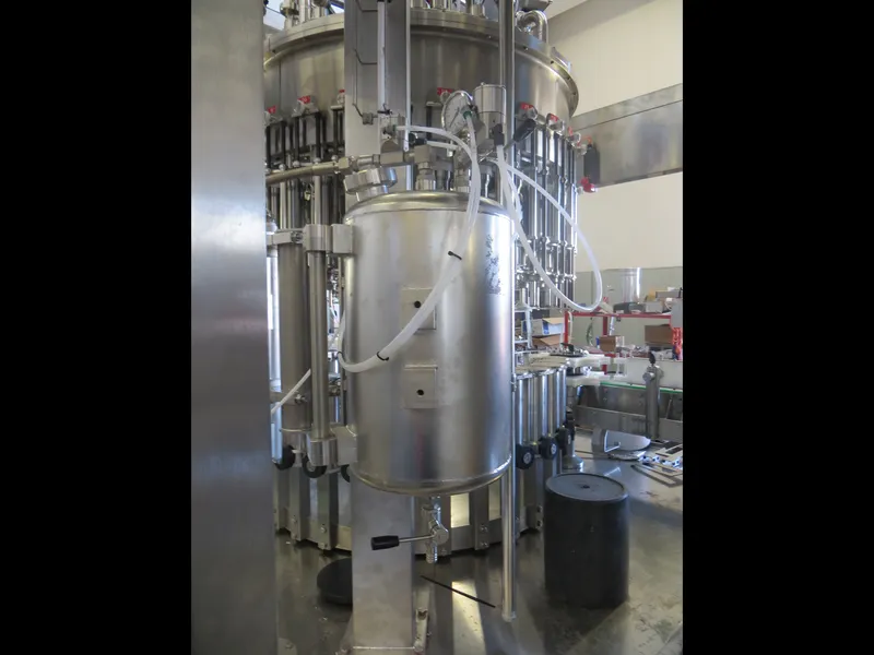 Photo #41 of New filling monoblock Bertolaso 30/30/4 for Pet/Glass