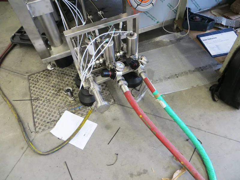 Photo #44 of New filling monoblock Bertolaso 30/30/4 for Pet/Glass