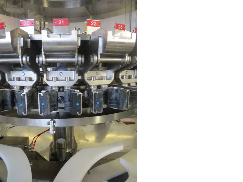 Photo #70 of New filling monoblock Bertolaso 30/30/4 for Pet/Glass