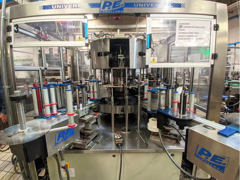 Photo #1 of Labeling machine for sale with optical centering 6000 bph