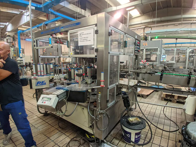 Photo #4 of Labeling machine for sale with optical centering 6000 bph