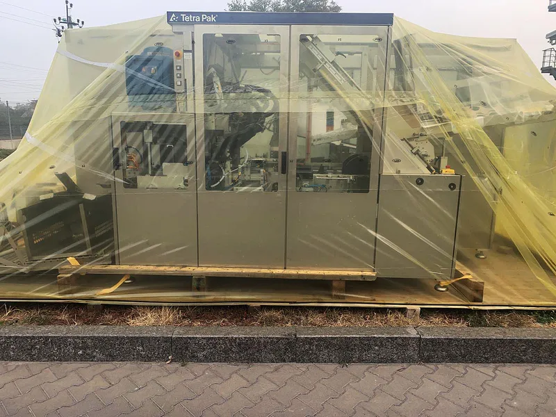 Photo #9 of Used Tetra Pak complete bottling line up to 9000 bph