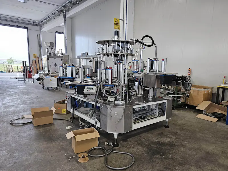 Photo #1 of Used adhesive labeling machine overhauled up to 6000