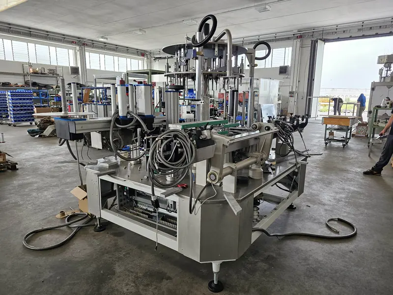 Photo #2 of Used adhesive labeling machine overhauled up to 6000