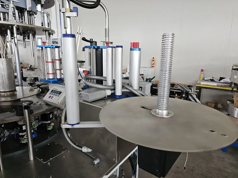 Photo #11 of Used adhesive labeling machine overhauled up to 6000