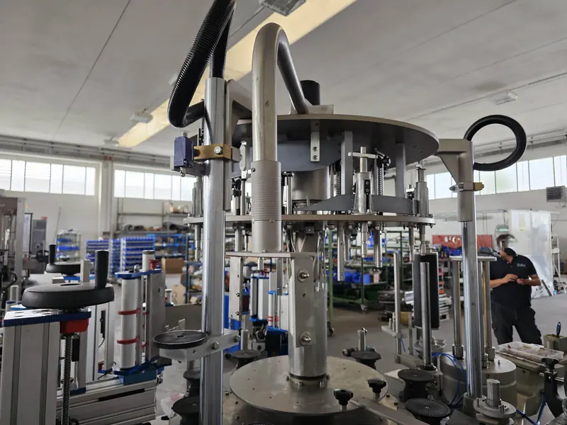 Photo #13 of Used adhesive labeling machine overhauled up to 6000