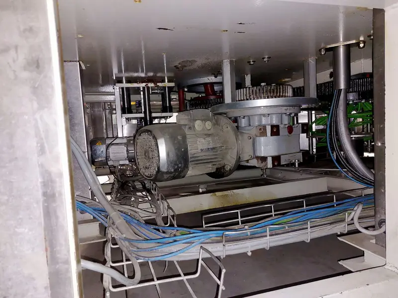 Photo #10 of Used labeling machine SACMI RMF/RA 1320 15T up to 8000 bph