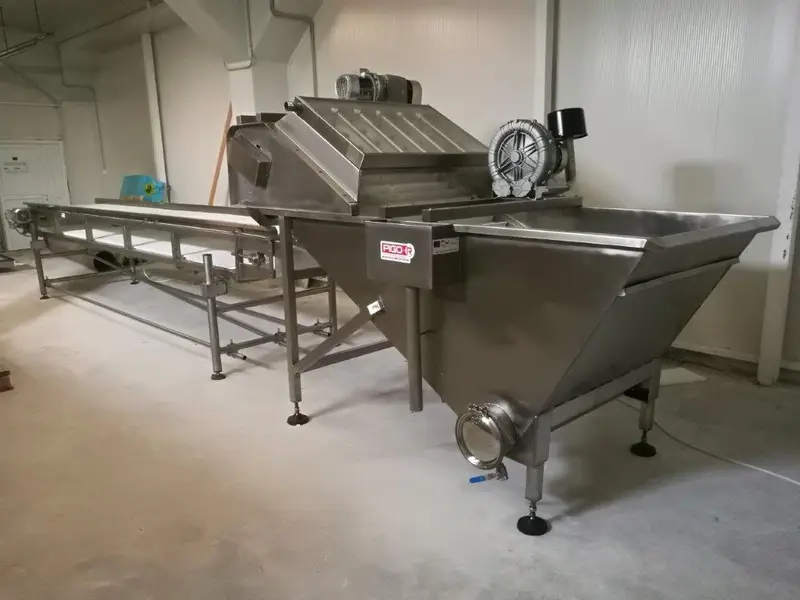 Photo #1 of Used complete line for fruit / vegetable processing up to 2,5 tons ph