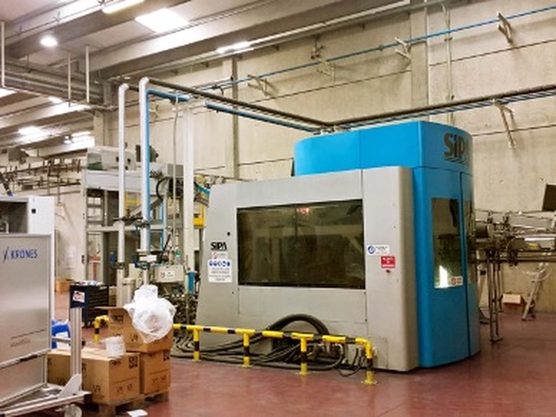 Photo #1 of Complete mixed new-used PET bottling line for CSD 25000 bph