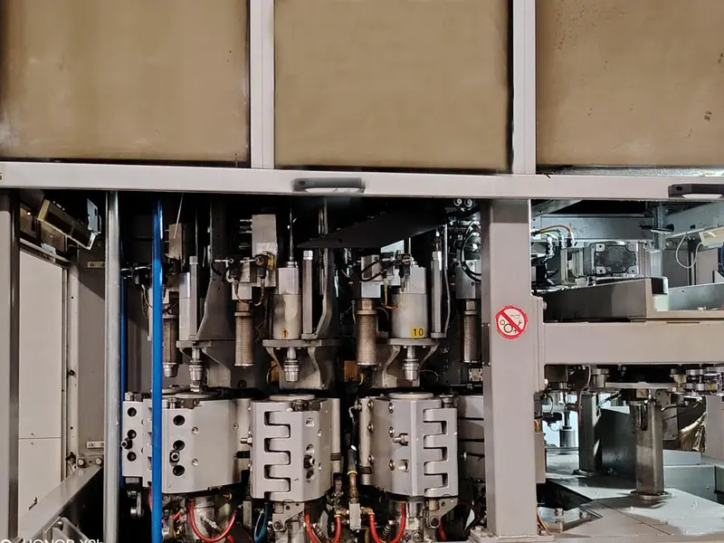 Photo #3 of Used Blow Molding Machine SMI SR10HP year 2015