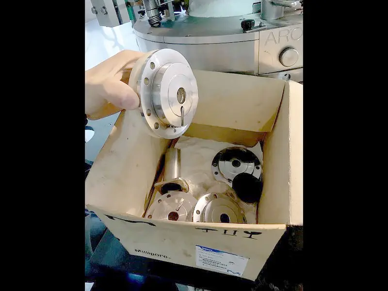 Photo #6 of Used capping machine AROL 4T up to 6500 bph