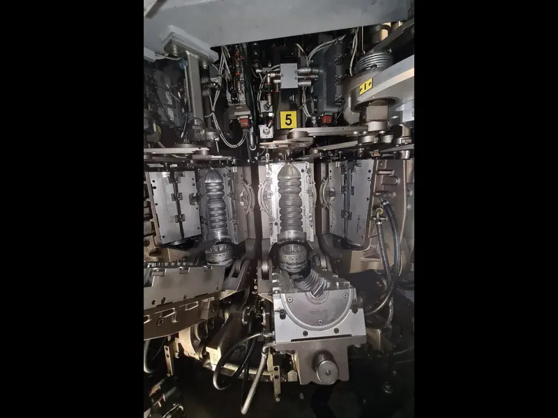 Photo #32 of Used Blow Molding Machine Sipa SFR 16