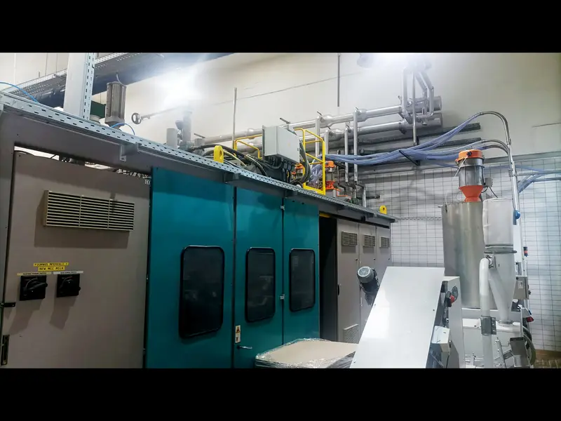 Photo #3 of Used HDPE Blow Molding Machine TECHNE 10000 SFA up to 1690 bph