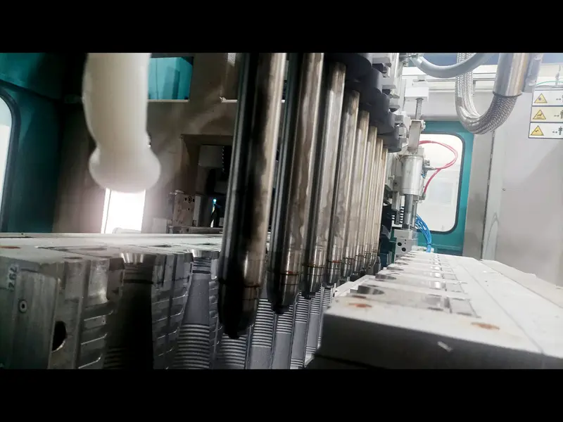 Photo #8 of Used HDPE Blow Molding Machine TECHNE 10000 SFA up to 1690 bph