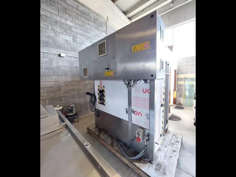 Photo #2 of Used Capping Machine BERTOLASO Delta 812R cap orienter CAMES and hood ALTIFILTER