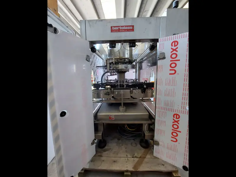 Photo #4 of Used Capping Machine BERTOLASO Delta 812R cap orienter CAMES and hood ALTIFILTER