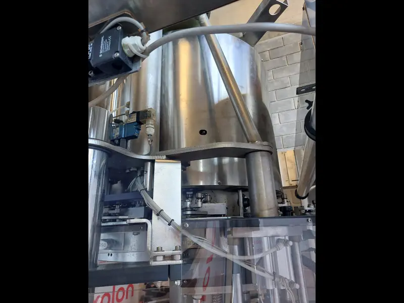 Photo #5 of Used Capping Machine BERTOLASO Delta 812R cap orienter CAMES and hood ALTIFILTER