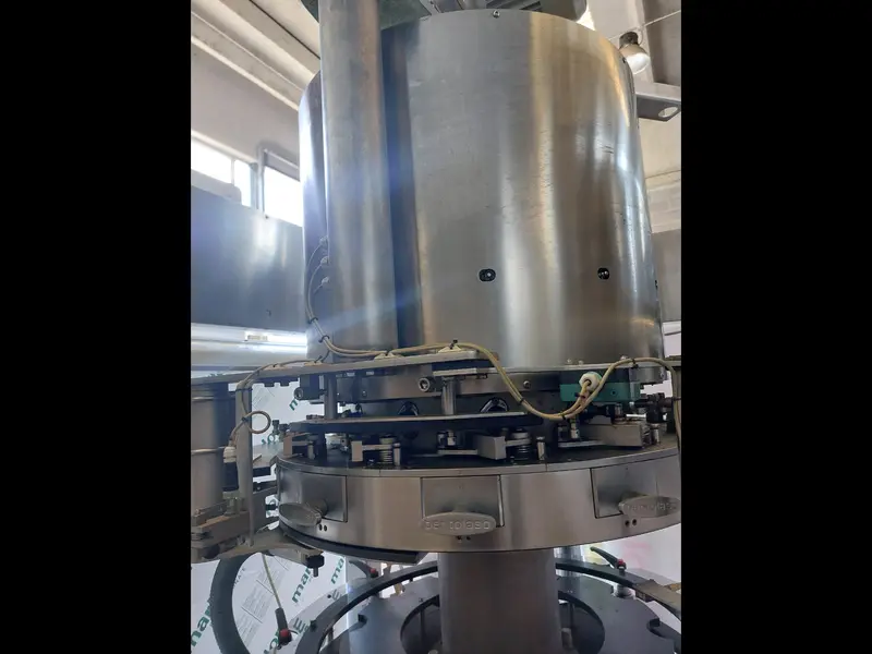 Photo #7 of Used Capping Machine BERTOLASO Delta 812R cap orienter CAMES and hood ALTIFILTER