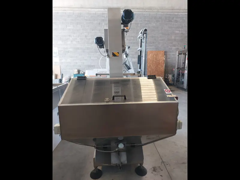Photo #15 of Used Capping Machine BERTOLASO Delta 812R cap orienter CAMES and hood ALTIFILTER