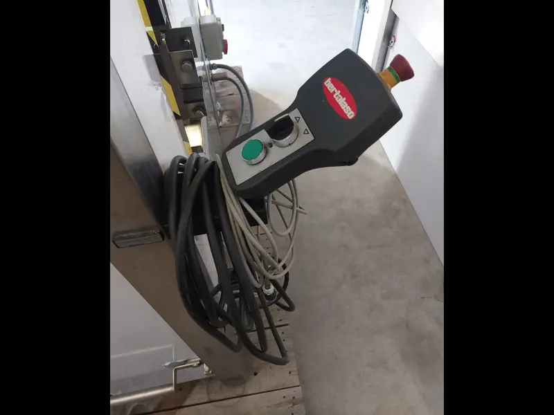 Photo #18 of Used Capping Machine BERTOLASO Delta 812R cap orienter CAMES and hood ALTIFILTER