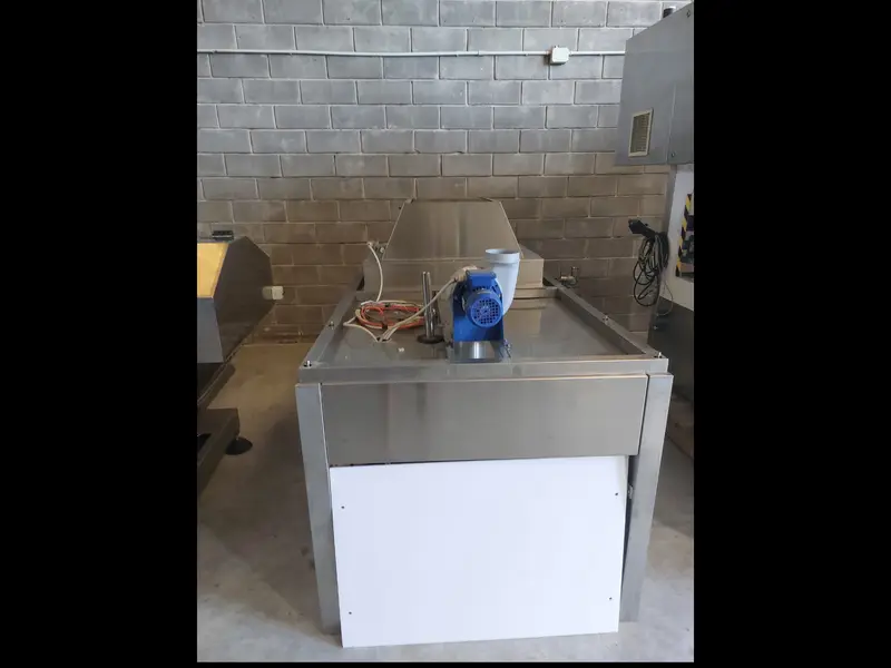 Photo #20 of Used Capping Machine BERTOLASO Delta 812R cap orienter CAMES and hood ALTIFILTER