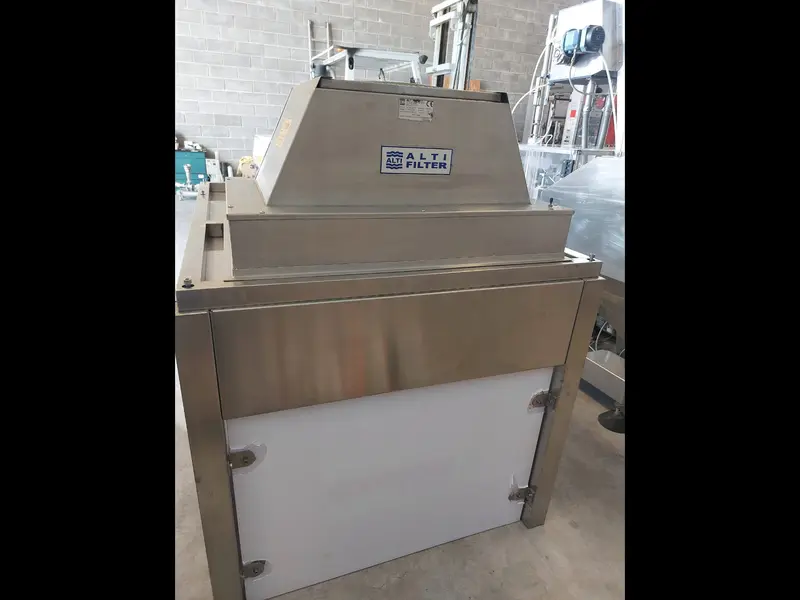 Photo #21 of Used Capping Machine BERTOLASO Delta 812R cap orienter CAMES and hood ALTIFILTER