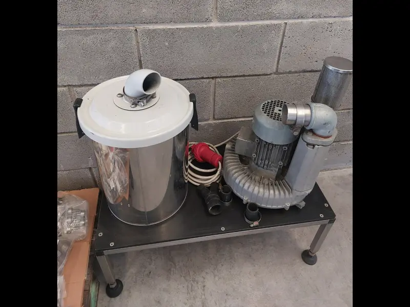 Photo #25 of Used Capping Machine BERTOLASO Delta 812R cap orienter CAMES and hood ALTIFILTER