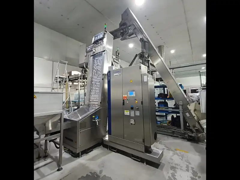 Photo #6 of Used Complete Bottling Line KRONES ERGOBLOC L 31500 bph for Still Water – PET year 2013