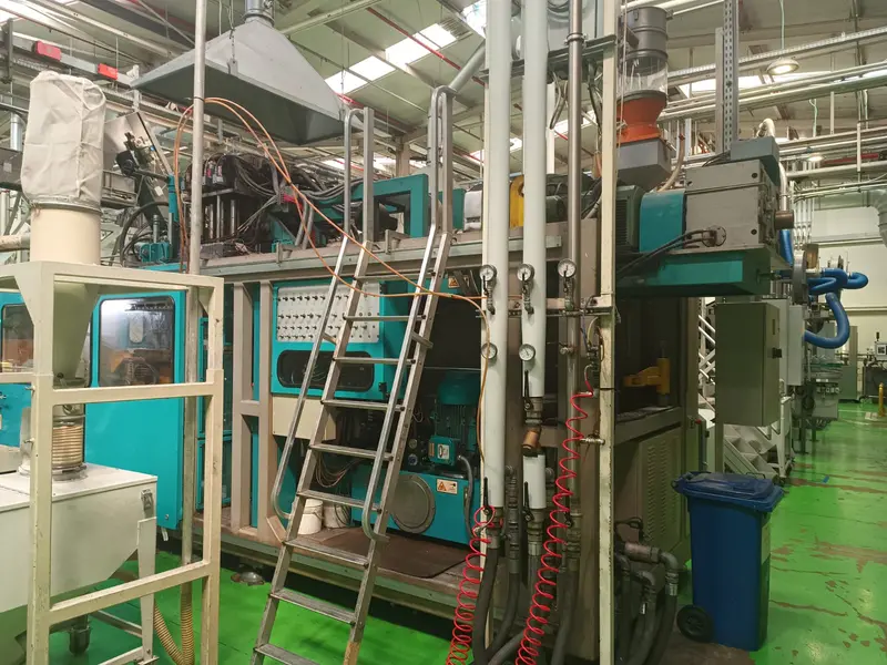 Photo #2 of Used HDPE 4+4 Blow Molding Machine TECHNE SYSTEM up to 2700 bph