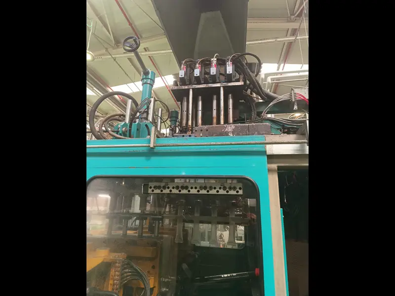 Photo #3 of Used HDPE 4+4 Blow Molding Machine TECHNE SYSTEM up to 2700 bph