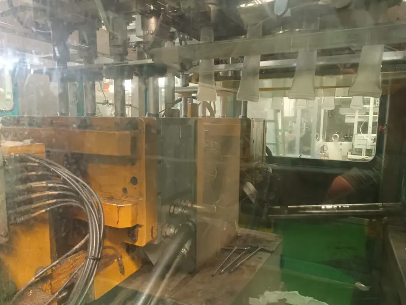 Photo #4 of Used HDPE 4+4 Blow Molding Machine TECHNE SYSTEM up to 2700 bph